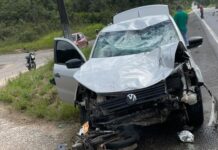 Acidente entre carro e moto deixa mulher em estado grave