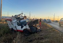 Ambulância do SAMU capota na BR-242