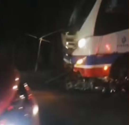 Homem morre e outro fica ferido após acidente entre motocicleta e ônibus da Sesab no sudoeste da Bahia