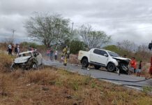 Carro pega fogo após colisão frontal na BA-046 entre Itaberaba e Iaçu