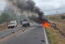 Homem resgata duas vítimas de carro em chamas na BA-046 em Itaberaba