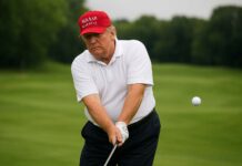 Donald Trump é visto em resort na Virgínia após boatos sobre sua morte Donald Trump é visto em resort na Virgínia após boatos sobre sua morte