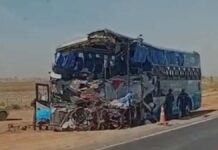 Batida entre ônibus e carreta deixa 11 mortos e mais de 40 feridos