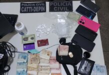 Polícia Civil cumpre mandados de busca e apreensão contra investigados por tráfico de drogas em Itaberaba Polícia Civil cumpre mandados de busca e apreensão contra investigados por tráfico de drogas em Itaberaba