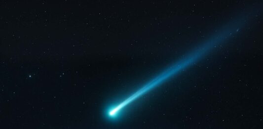 Cometa C/2025 R2 (SWAN) se Aproxima da Terra e Astrônomos Alertam para o Inesperado Cometa C/2025 R2 (SWAN)