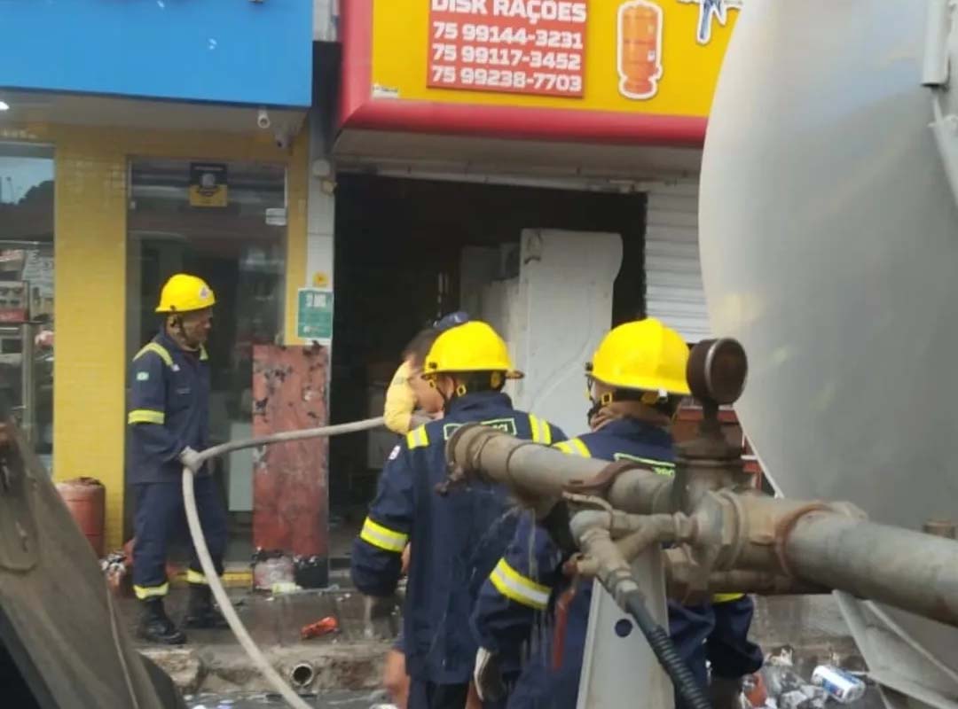 Incêndio atinge empresa no centro de Ipirá