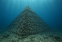 Pirâmides são encontradas no fundo do Oceano Atlântico e podem mudar tudo o que sabemos sobre a história da humanidade Pirâmides Antigas São Encontradas no Fundo do Oceano Atlântico e Intrigam Pesquisadores