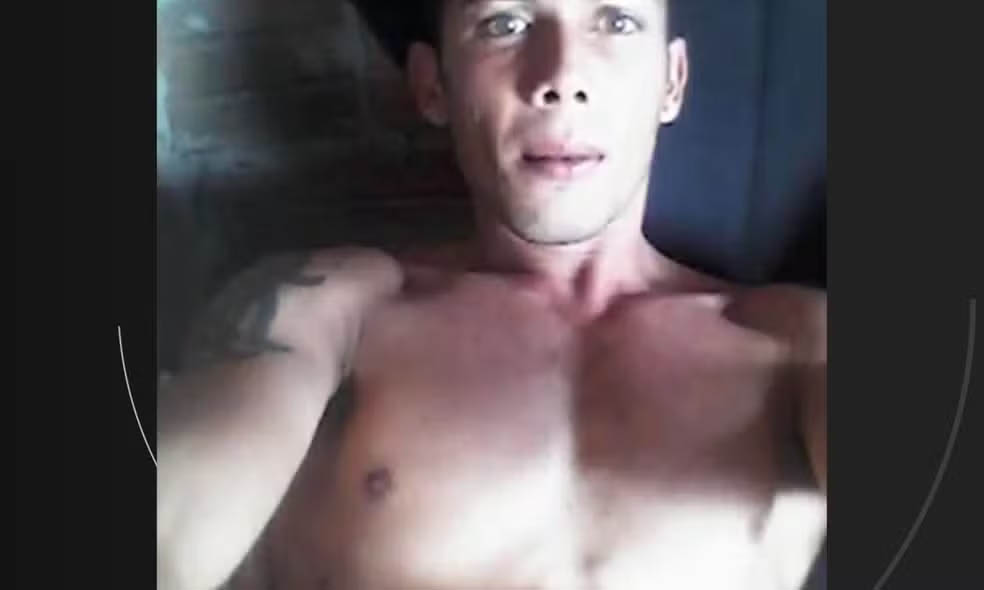 Homem é morto com cerca de 70 tiros na frente da esposa