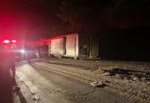 Ambulância capota na BR-242, na Chapada Diamantina Ambulância capota na BR-242, na Chapada Diamantina