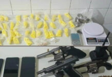 Policia apreende armas e grande quantidade de drogas em Boa Vista do Tupim RONDESP Chapada apreende armas e grande quantidade de drogas em Boa Vista do Tupim