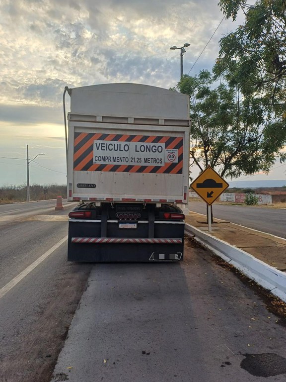 PRF flagra caso de falsidade ideológica durante fiscalização na BR-242