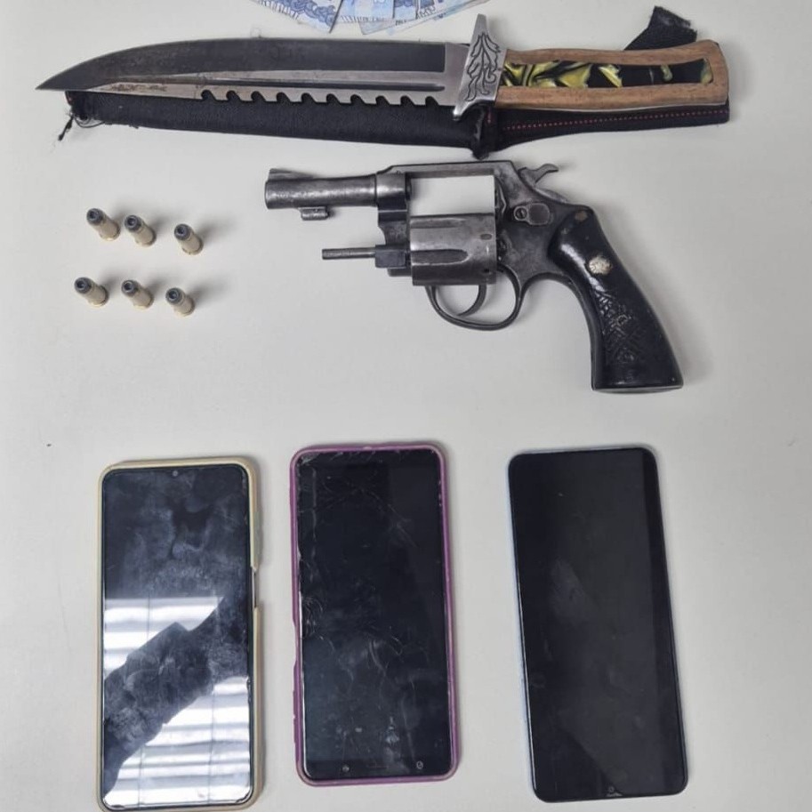 Após roubo de carro e sequestro, trio é preso pela PM em Camaçari