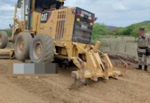 Idoso morre e mulher fica ferida após acidente com motocicleta e máquina de obra na BA-233 Idoso morre e mulher fica ferida após acidente com motocicleta e máquina de obra na BA-233