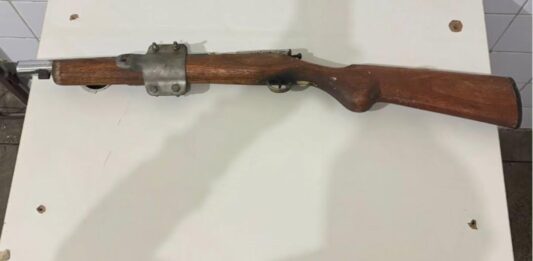 Homem é preso por violência doméstica e porte ilegal de arma em Ipirá Homem é preso por violência doméstica e porte ilegal de arma em Ipirá