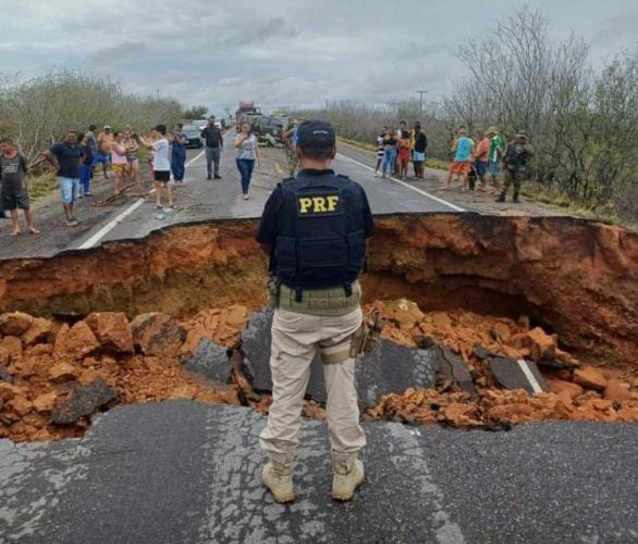 Dnit e Seinfra avançam na recuperação da BR 116 entre Araci e Tucano
