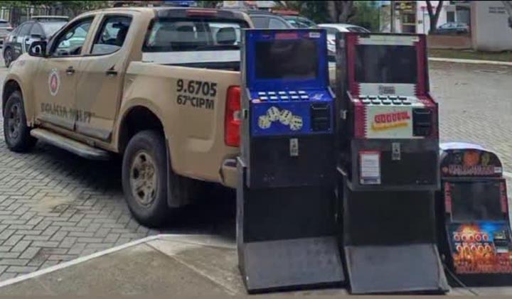 Polícia apreende máquinas caça-níqueis no distrito de Humildes