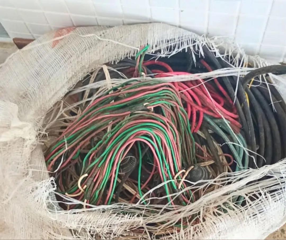 Homem é preso suspeito de furtar fios de eletricidade em Alagoinhas