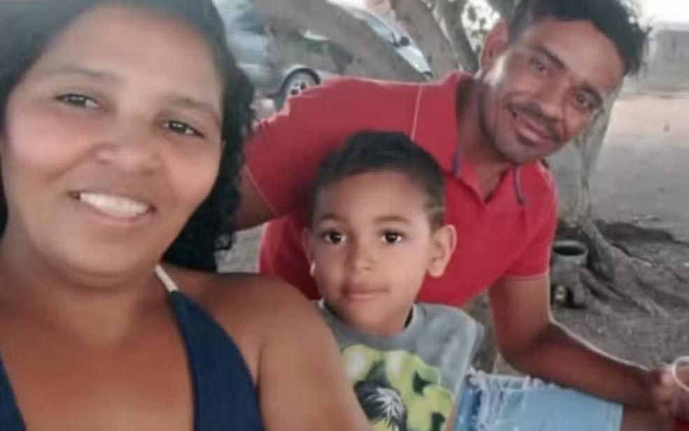Três pessoas da mesma família morrem após batida entre carro e carreta na Bahia