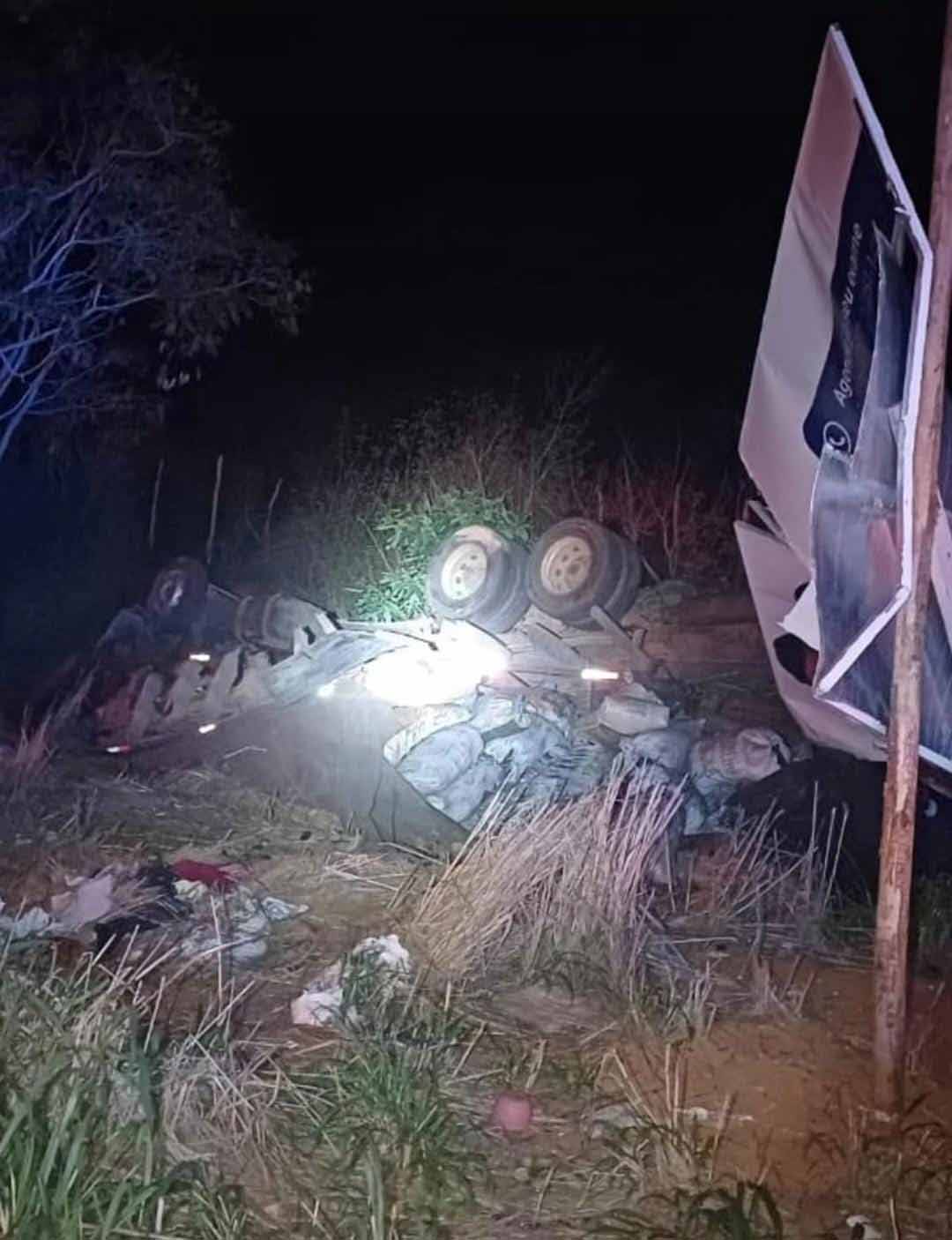 Acidente na BR-242 em Andaraí deixa uma pessoa morta e duas feridas