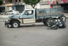 Grave acidente envolvendo caminhonete e duas motos é registrado na manhã desta sexta-feira em Itaberaba Grave acidente envolvendo caminhonete e duas motos é registrado na manhã desta sexta-feira em Itaberaba