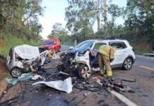 Colisão frontal deixa 5 mortos na BR-040 Colisão frontal deixa 5 mortos na BR-040