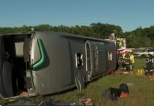 Ônibus tombado em Jaboticabal estava a 100 km/h em trecho de 40 km/h, aponta polícia Ônibus tombado em Jaboticabal estava a 100 km/h em trecho de 40 km/h, aponta polícia