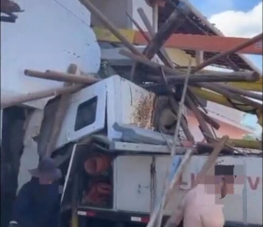 Grave acidente de trânsito deixa mortos na zona rural de Palmeiras, na Chapada Diamantina Grave acidente de trânsito deixa mortos na zona rural de Palmeiras, na Chapada Diamantina