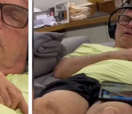 Carlos Bolsonaro posta vídeo do pai dormindo com soluços Carlos Bolsonaro posta vídeo do pai dormindo com soluços