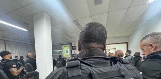 Homem envolvido em mortes de técnicos de internet morre durante confronto com policiais Homem envolvido em mortes de técnicos de internet morre durante confronto com policiais