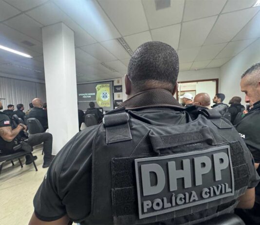 Homem envolvido em mortes de técnicos de internet morre durante confronto com policiais Homem envolvido em mortes de técnicos de internet morre durante confronto com policiais