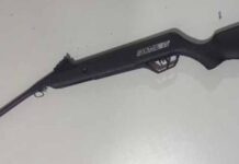 Pai atira acidentalmente em filho de 11 anos com espingarda Pai atira acidentalmente em filho de 11 anos com espingarda