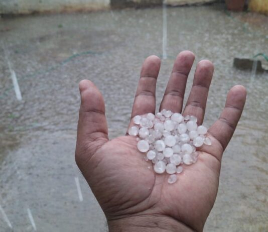 Chuva de granizo surpreende moradores de Itaberaba na tarde deste domingo granizo em Itaberaba
