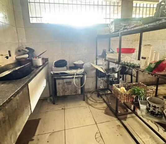 Vigilância Sanitária interdita pastelaria por condições insalubres Vigilância Sanitária interdita pastelaria por condições insalubres