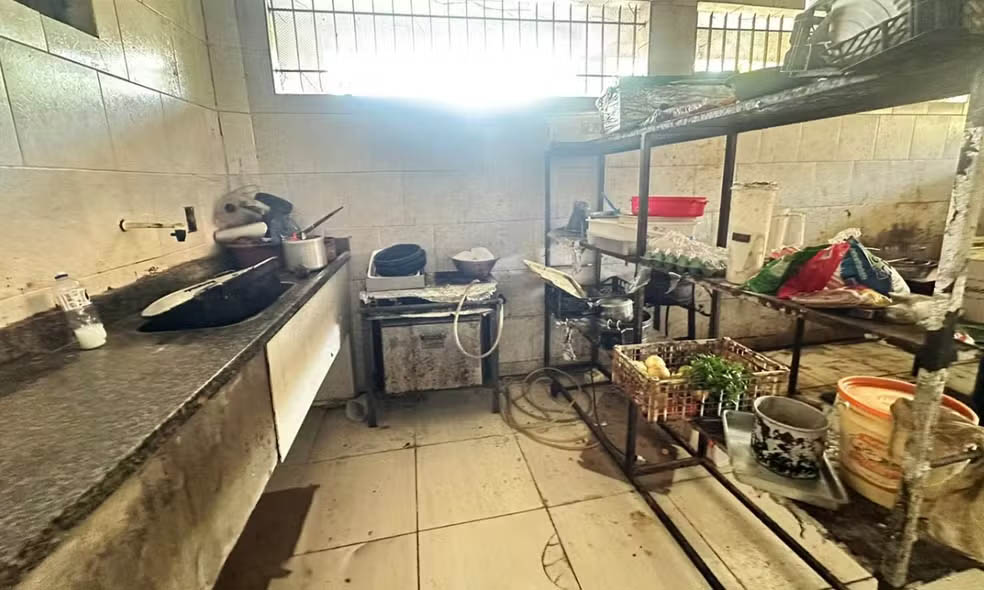 Vigilância Sanitária interdita pastelaria por condições insalubres