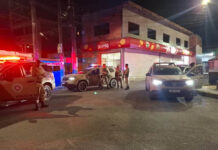 Três funcionários de empresa de internet são mortos a tiros em Salvador; vítimas tiveram mãos e pés amarrados Três funcionários de empresa de internet são mortos a tiros em Salvador