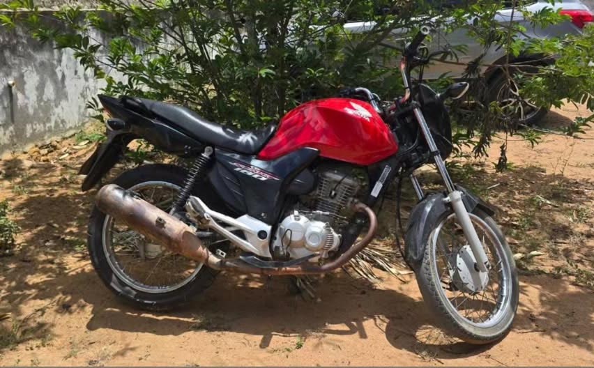 Motocicleta com restrição de furto é recuperada pela Polícia Militar na BA-052, em Ipirá