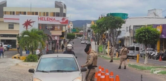 Operação Força Total reforça policiamento e aborda quase 800 pessoas em Itaberaba Operação Força Total reforça policiamento e aborda quase 800 pessoas em Itaberaba