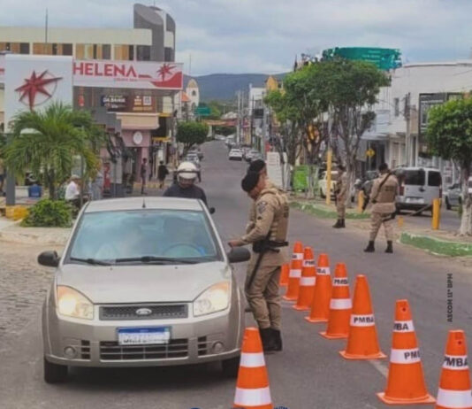 Operação Força Total reforça policiamento e aborda quase 800 pessoas em Itaberaba Operação Força Total reforça policiamento e aborda quase 800 pessoas em Itaberaba