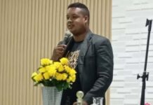 Pastor é morto com mais de 15 tiros em Feira de Santana Pastor é morto com mais de 15 tiros em Feira de Santana