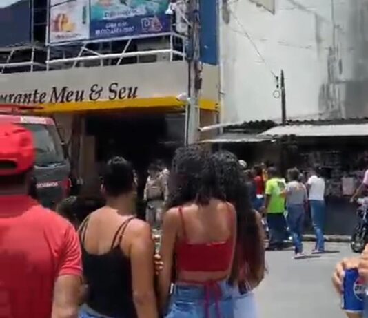 Princípio de incêndio é registrado no restaurante Meu e Seu, no centro de Itaberaba Princípio de incêndio é registrado no restaurante Meu e Seu, no centro de Itaberaba