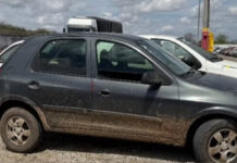 Policia apreende veículo com restrição judicial Policia apreende veículo com restrição judicial