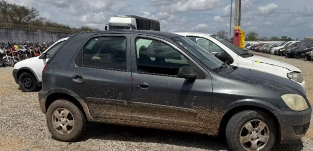 Policia apreende veículo com restrição judicial