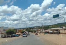 Acidente envolvendo três veículos é registrado no centro de Utinga