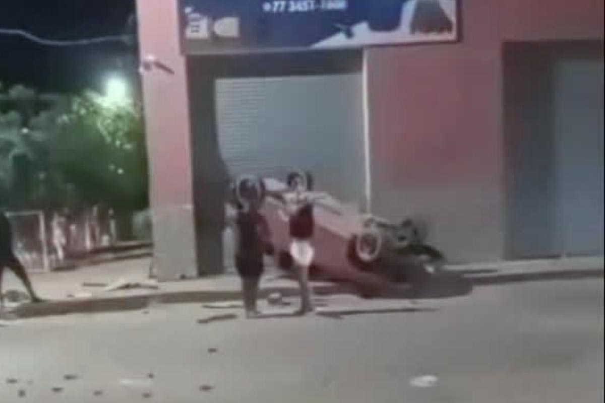 Veículo capota na noite deste sábado, em Guanambi