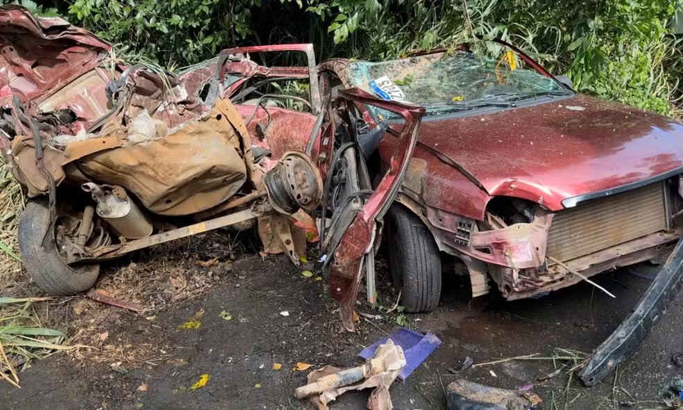 Três pessoas morrem após colisão frontal com carro-forte na BR-101