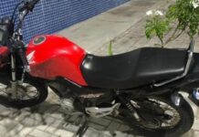 Polícia Militar recupera motocicleta com restrição de roubo/furto após perseguição em Iaçu Polícia Militar recupera motocicleta com restrição de roubo/furto após perseguição em Iaçu