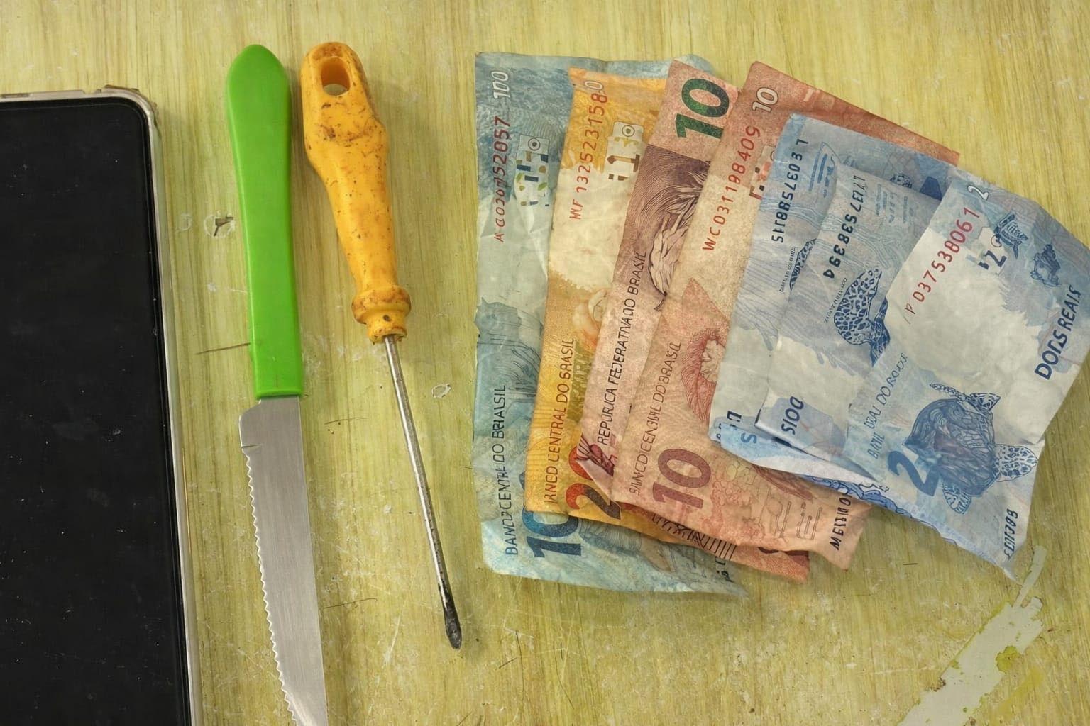 Homem é preso após invadir residência e esfaquear vítima em Ruy Barbosa