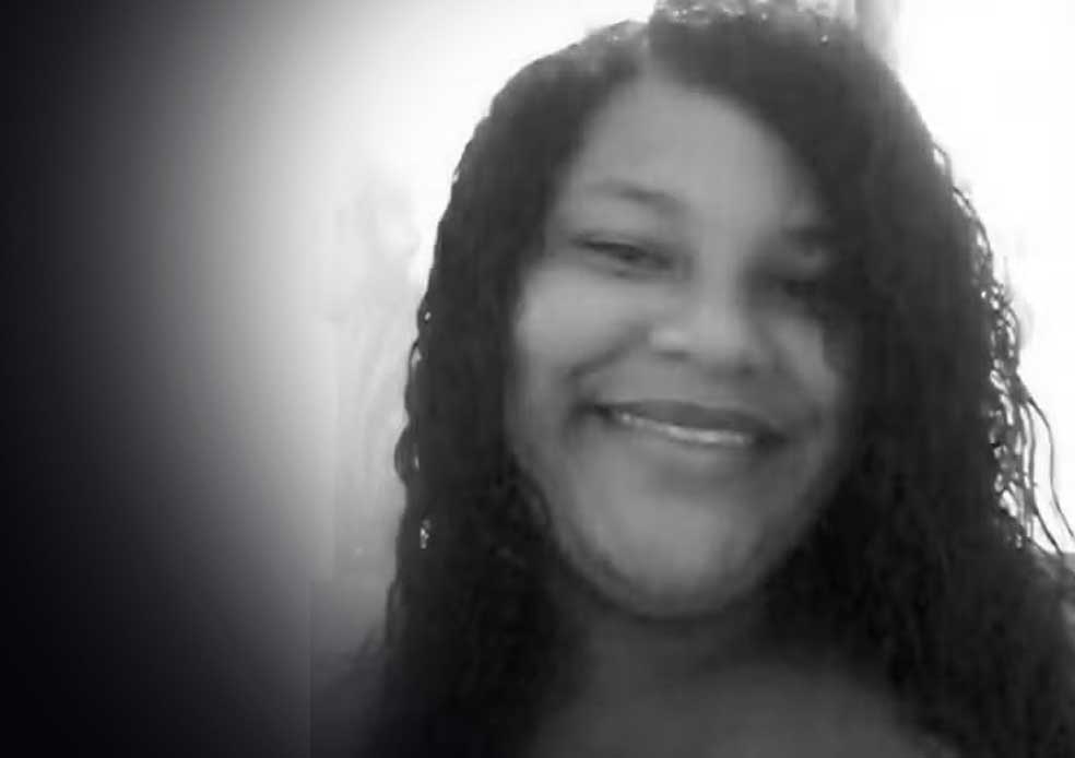 Jovem de 22 anos morre após cair de ambulância enquanto era transportada