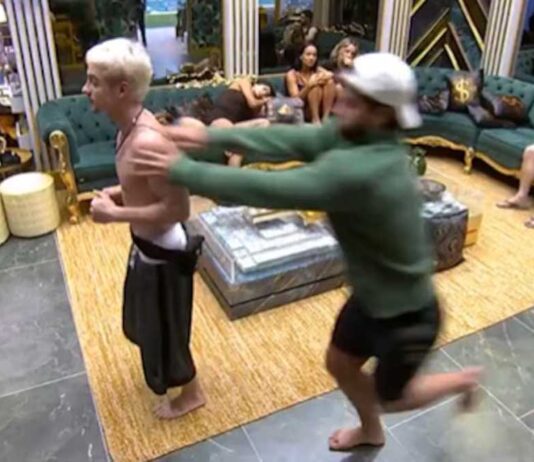 Paulo Augusto é expulso do BBB 26 após empurrar Jonas durante corrida pelo Big Fone Paulo Augusto é expulso do BBB 26 após empurrar Jonas durante corrida pelo Big Fone
