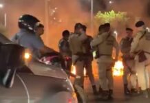 Manifestantes fazem protesto após ação policial Manifestantes fazem protesto após ação policial